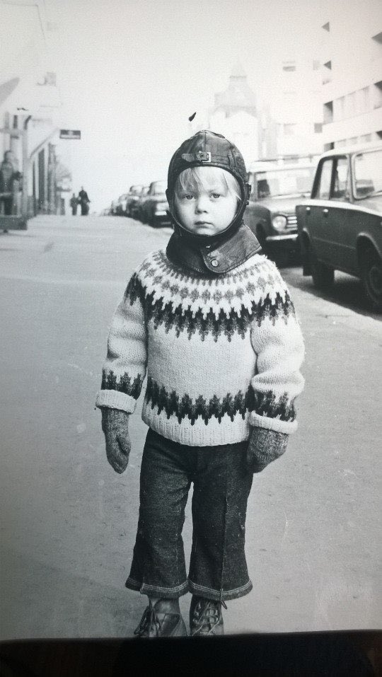 PetraNyqvist's tweet photo. Tämän ajan suurimpia vaatevillityksiä on ollut lopapeysa. Minä olin niiden edelläkävijä jo ennen jonnemuistia. Aitoa islantilaista! #HelLooks #trendsetter https://t.co/sjl1Mg0Qhp