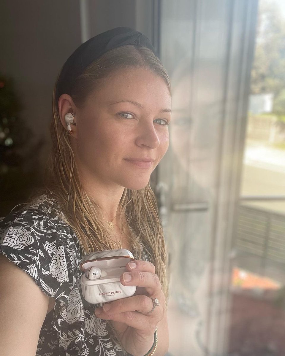 EmilyDeRavinFR's tweet photo. Em on IG 😍 https://t.co/H9CqiooiQq