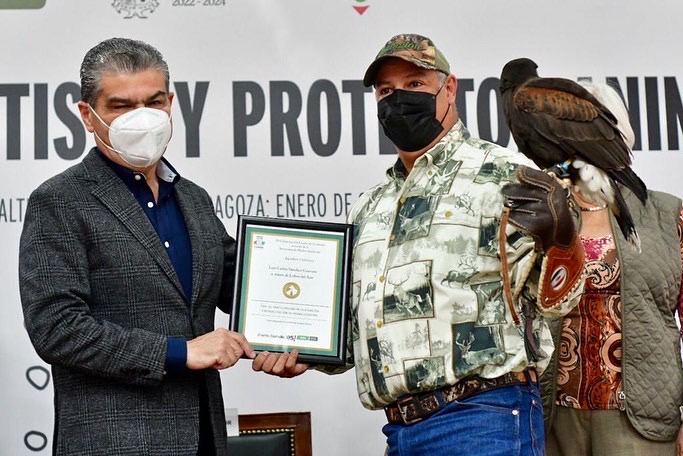 🐾 En el marco del Día del Rescatista y Protector Animal, hoy hicimos un merecido reconocimiento a médicos veterinarios de #Coahuila por la realización de más de 32 mil esterilizaciones en el año 2021.