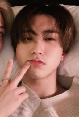 yslcheol's tweet photo. please check up on your han jisung stan friends https://t.co/6mAcjRrMcB