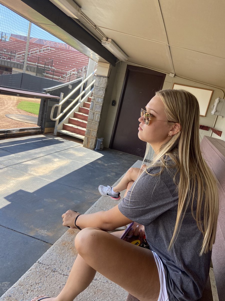 CCraigov29's tweet photo. Happy birthday Morgan we are so proud of what you have accomplished and what a fine young lady you have become. https://t.co/xCbVD1FNz1