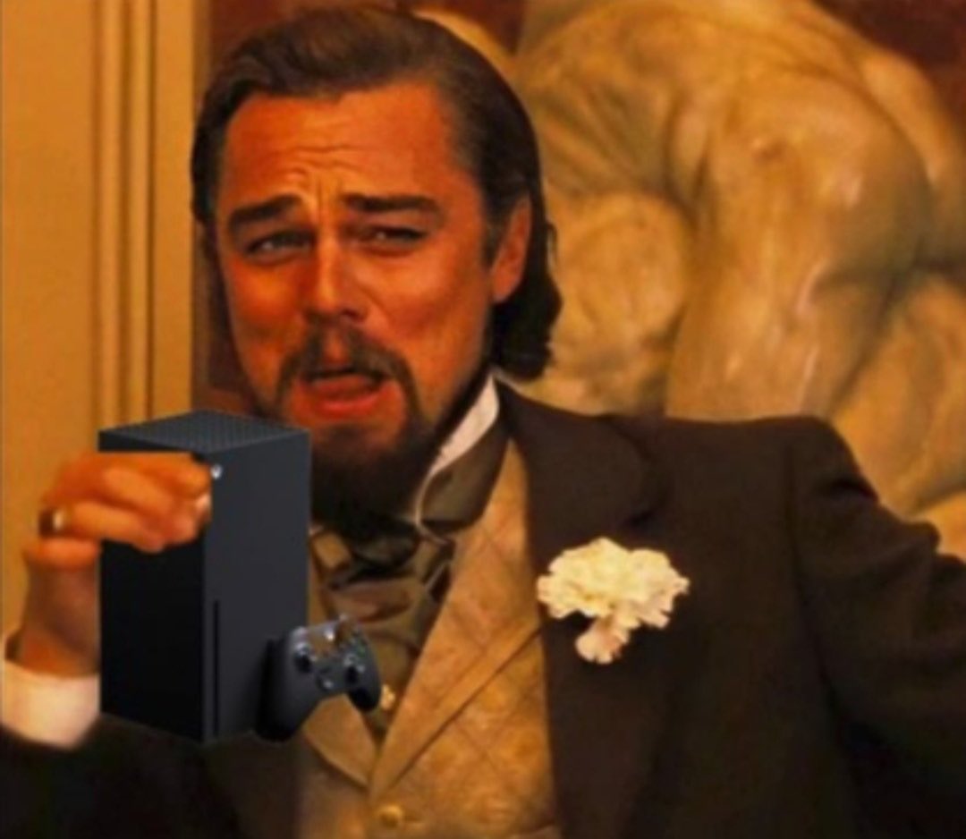 PersonalGeek_'s tweet photo. Os dejo una imagen representativa de Phil Spencer cuando leyó que PlayStation iba a crear su propio Game Pass.

En su mesita de noche tenia el contrato de compra de Blizzard+Activision
🤣🤣🤣 https://t.co/AmMg0WyUOF