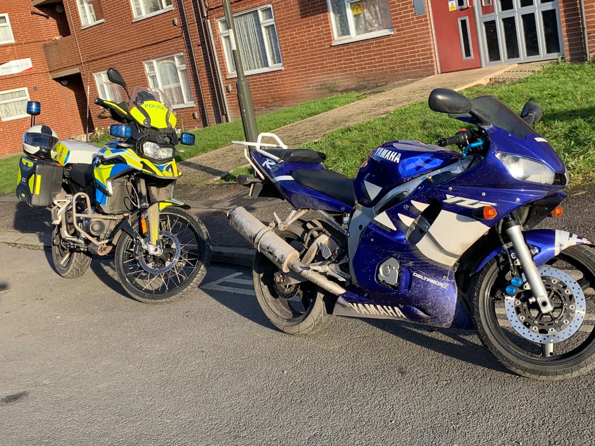 DerbysRPUBikers's tweet photo. #chesterfield.
Stopped following concerns for the rider's manner of driving. #erratic to say the least.
Turns out the rider is an expired licence holder and its our fault for not telling them.
We should be catching burglars etc.
#seized
#takeresponsibility
#personaladmin https://t.co/YhmV3RvUFS
