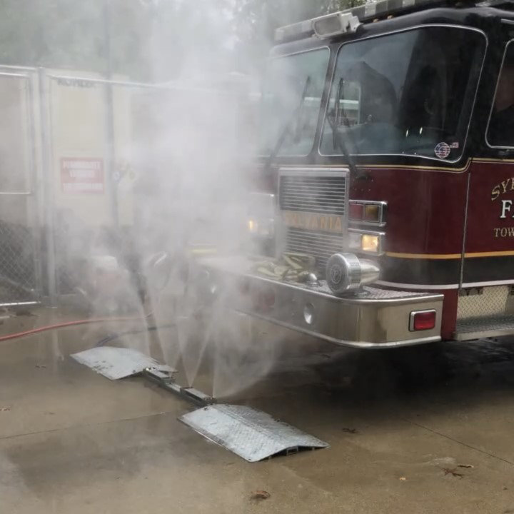 EnzosCleaning's tweet photo. Oh, That? That's just the Neutralizer neutralizing • 💦 🚒 •

Special thanks to the Fire Department for teaming up with us to get all of the tough salt, grime, and soot out of that undercarriage! Should you need any more help, give us a call | 419-502-0007 https://t.co/XqkiItLBhM