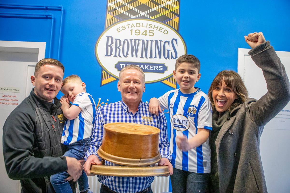 BrowningsBakers's tweet image. 🎉We’ve only gone &amp;amp; done it! We’ve won the BEST Scotch Pie in the world 🎉We're over the moon to have been presented with the trophy today by @ScottishBakers Alasdair Smith, Linda Hill &amp;amp; the wonderful @carolsmillie1 #sayayetoapie #scotchpieawards @ScottishBakers @YNTTK1869