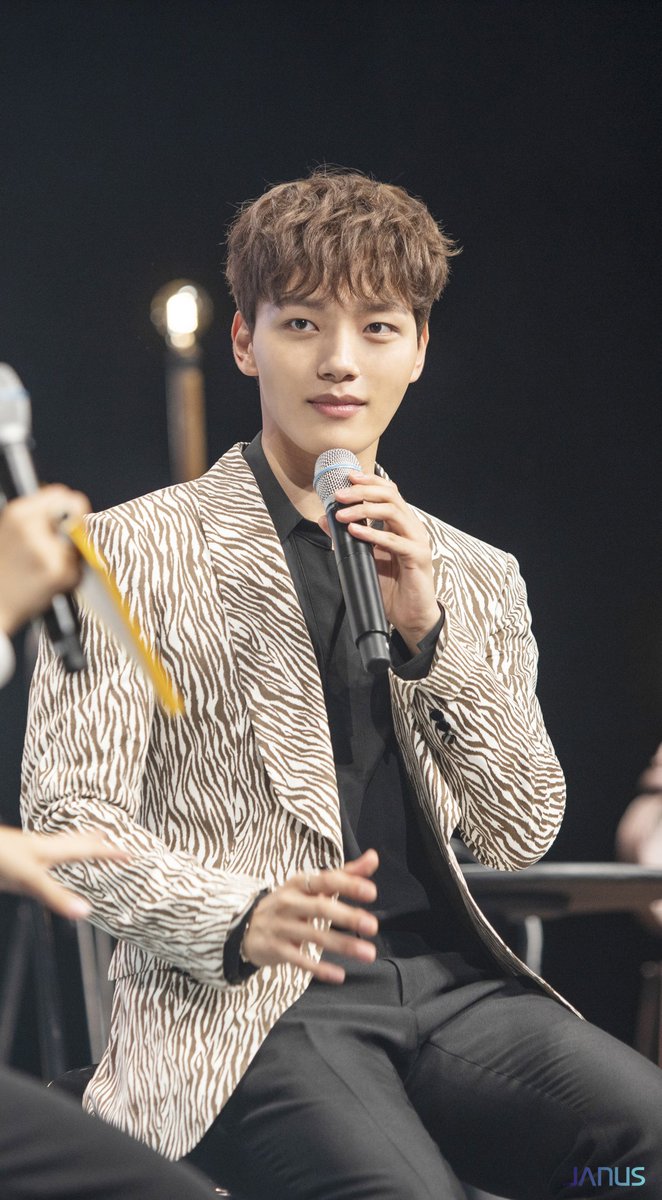 YEOJlNGO's tweet photo. 191231 Yeo Jingoo FanMeeting 🦓
#MemoryLine #Moonlight
#여진구 #YeoJinGoo https://t.co/NZRGIHGUev