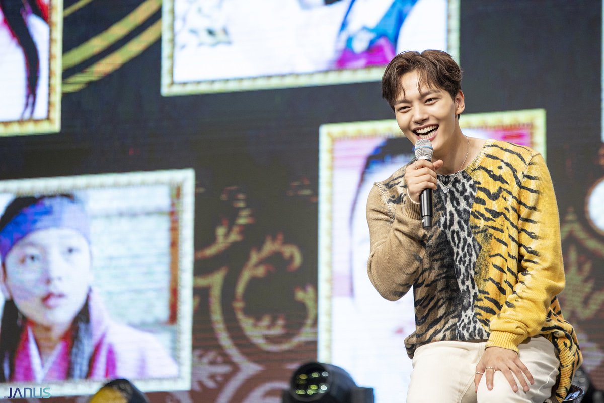 YEOJlNGO's tweet photo. 191231 Yeo Jingoo FanMeeting 🐅
#MemoryLine #Moonlight
#여진구 #YeoJinGoo https://t.co/MSrp45UlyS