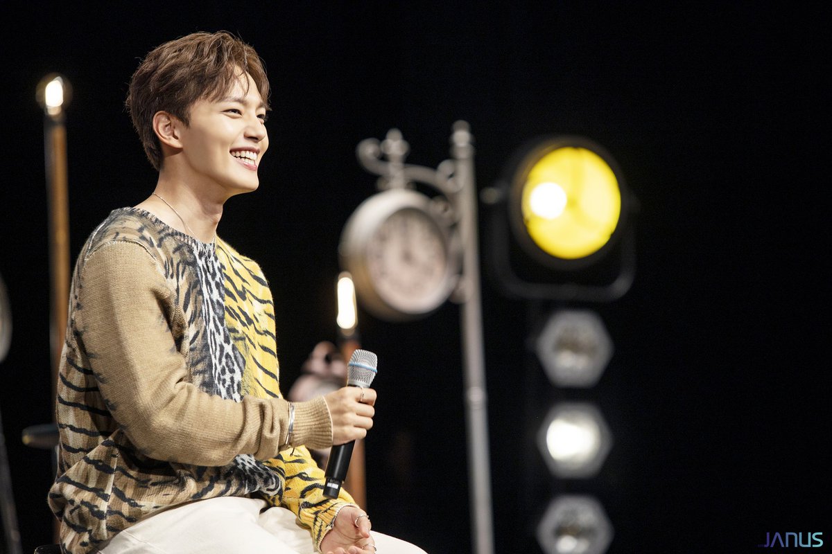 YEOJlNGO's tweet photo. 191231 Yeo Jingoo FanMeeting 🐯🐾
#MemoryLine #Moonlight
#여진구 #YeoJinGoo https://t.co/LApBxpTpey