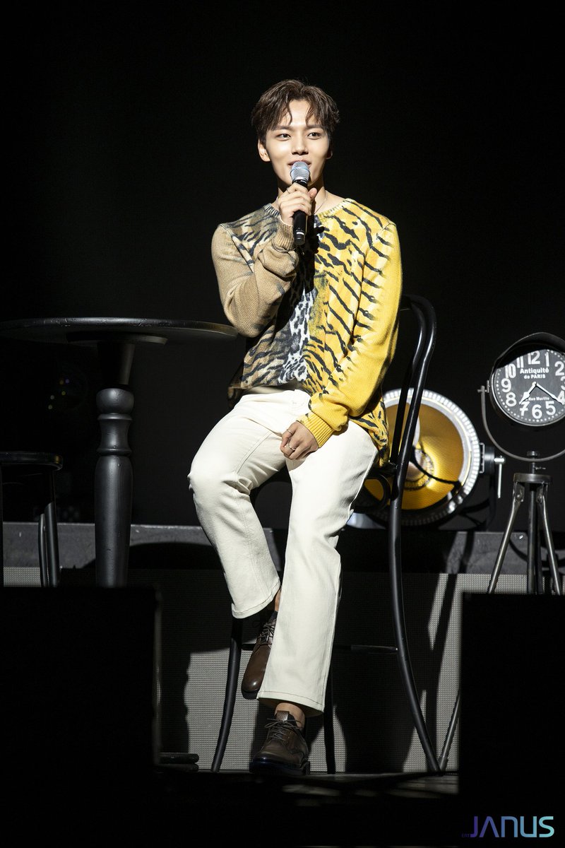 YEOJlNGO's tweet photo. 191231 Yeo Jingoo FanMeeting 🐯🐾
#MemoryLine #Moonlight
#여진구 #YeoJinGoo https://t.co/LApBxpTpey