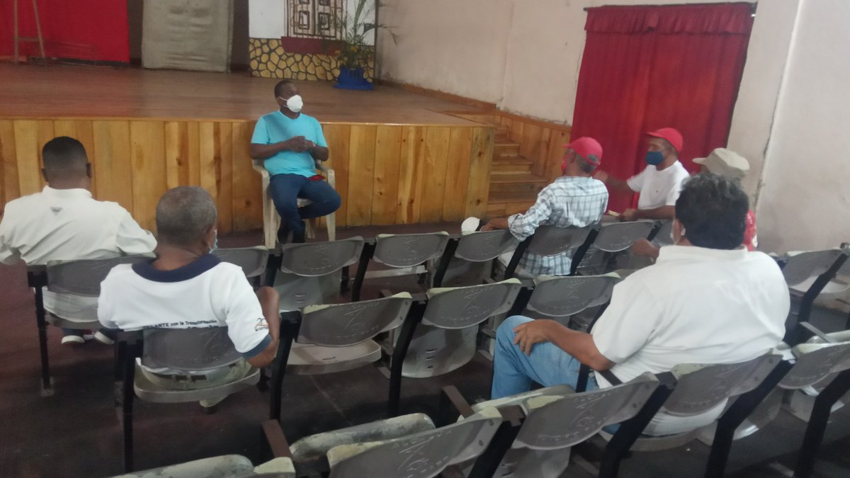 #Ene18 

Cumpliendo Instrucciones de Nuestro Jefe Político y Alcalde Agustín Monterola se Efectúa Reunión Ordinaria de la Dirección Municipal del <a href="/PartidoPSUV/">PSUV</a>

<a href="/PsuvMirandaVE/">Psuv Miranda</a>
<a href="/dcabellor/">Diosdado Cabello R</a>
<a href="/NicolasMaduro/">Nicolás Maduro</a>

#SomosPSUV
#SomosConstructoresDePatria