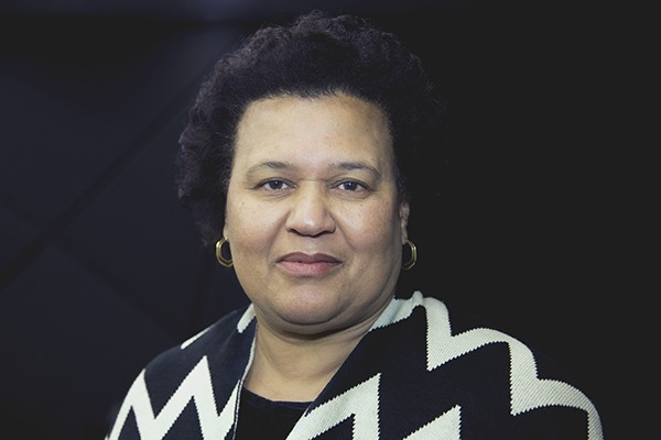 QwinOfSheba's tweet photo. To legitimise her propaganda attack against Minister Lindiwe Sisulu, Elinor Batezat @ElinorSisulu claims that she is not speaking as a Sisulu family member? 
I am sure that she was speaking as an opportunistic fake "gender activist" that she is. Shameless! https://t.co/CYGRCL84mw