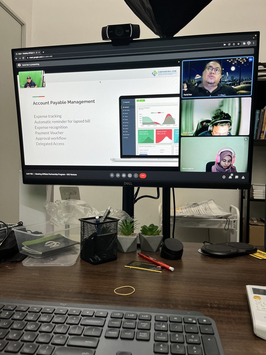 khairul01ikhwan's tweet photo. Satu jam berGoogle Meet dengan Farid Nor, sembang pasal macam mana nak rancakkan lagi pendigital usahawan di pantai timur terutama Ganu kiter.
@GigVenture x @simpankira coming soon guys.
#UsahawanDigital
#Digital22 https://t.co/z4jcPVOjnM