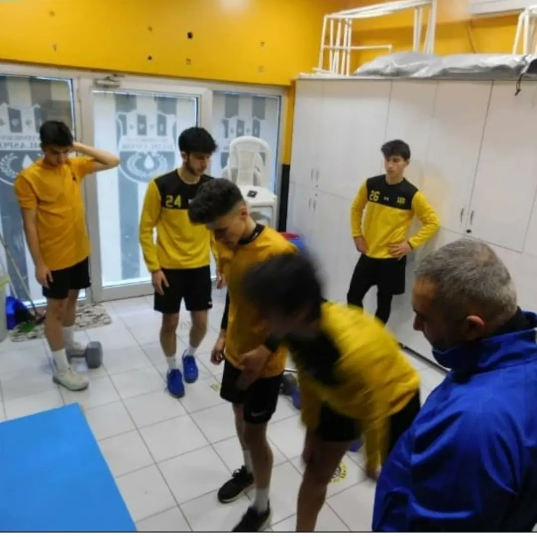 U-18 Takımımızın antrenman öncesi 5'li grup halinde yaptığı ağırlık çalışmasından görüntüler