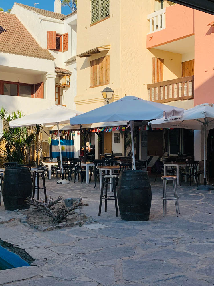MariMayansNL's tweet photo. Wie is er aan het overwinteren in Ibiza? https://t.co/0zY8GTtOe2