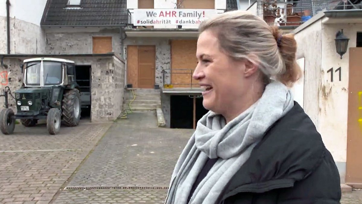 ntvde's tweet photo. *Oft gesehen* 1,4 Millionen Euro: Mehrere Ahrtal-Flutopfer gewinnen in Lotterie https://t.co/WQ0kmVIEoy [Video] https://t.co/oVrwXMSLAb