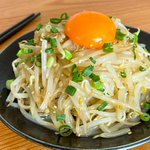 もやしと調味料で作れるからお手軽!ユッケ風の味付けが美味しそうな「もやし」レシピ!
