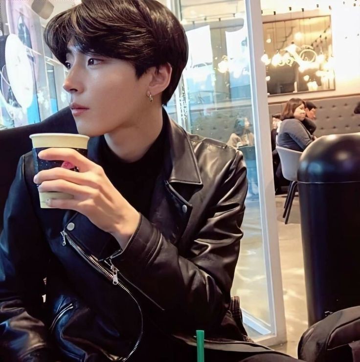 simpforhiy's tweet photo. personal favorites picture of hwang in youp that no asked for

a thread; 

RISING STAR INYOUP DAY #HappyHIYDay
#HwangInYoup #황인엽 https://t.co/F9ErRqH9zK