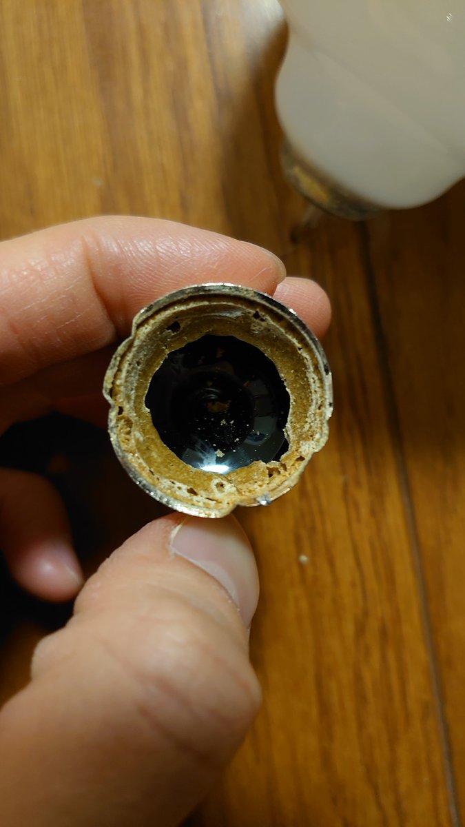 買ったばかりだぞおい
付けてる最中に外れたんだけど
なんとか自分でとれた😅