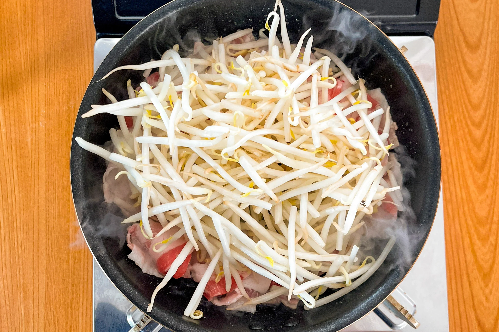 牛脂1つがカギを握る！居酒屋風！極上のもやし炒め‼