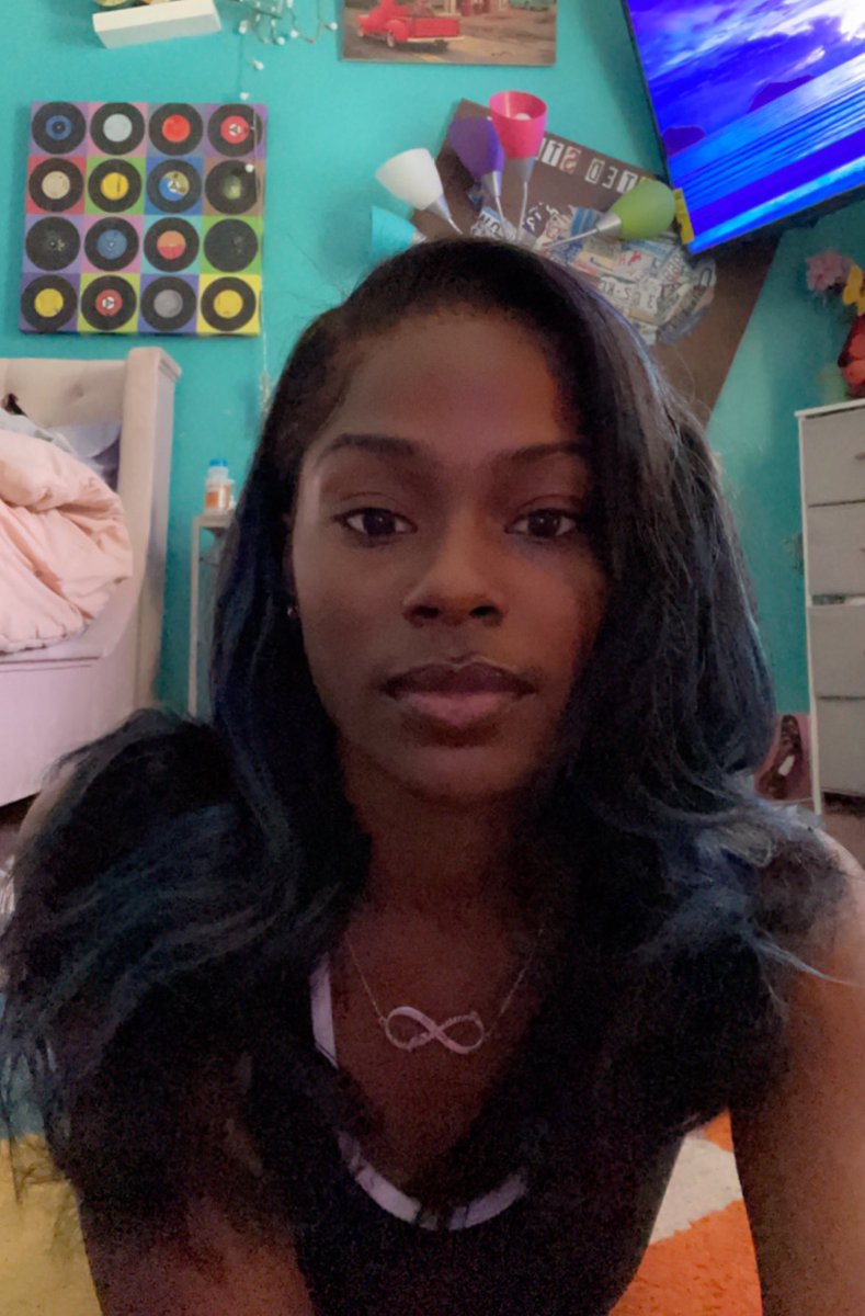 omeretta4l's tweet photo. “you only pretty cuz you got that makeup on” 🙄 https://t.co/NnNlRrom7A