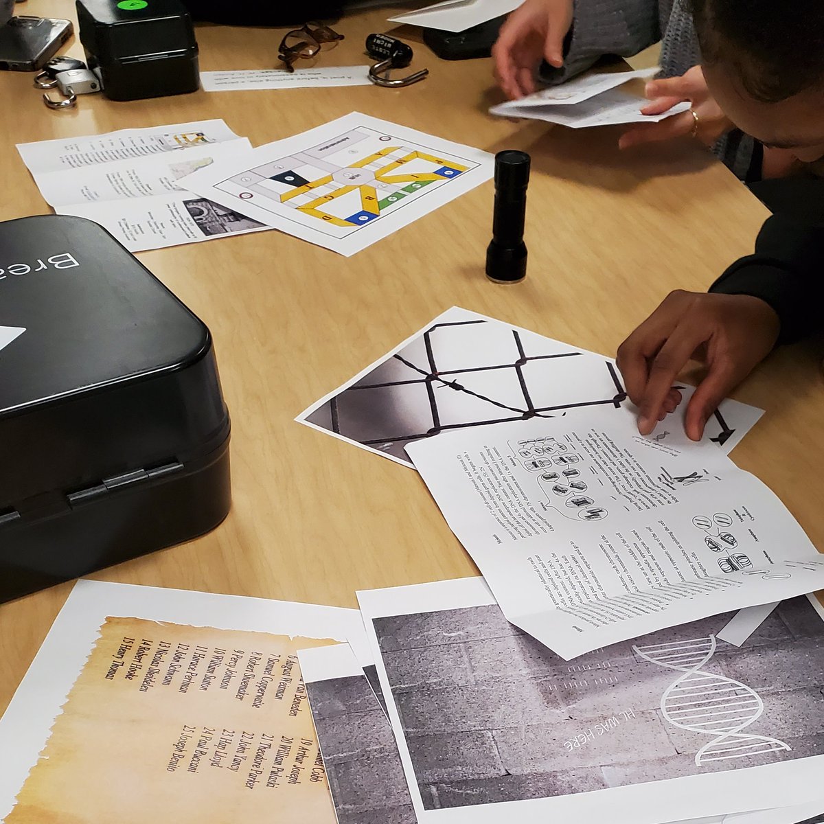 LibraryKetcham's tweet image. Breakout fun with Mrs. Glancey's 11th and 12th grade AP/DCC Bio 105 classes!  @KetchamNation @rckptsa  @ASchout10 #wcsdlibs