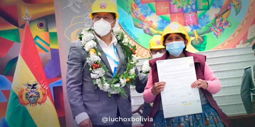 LuchoXBolivia's tweet photo. En mayo de 2021 presentamos la póliza de seguro para proteger a nuestros hermanos constructores, que siempre están expuestos a sufrir accidentes. Al 11 de enero de 2022, 18.742 trabajadoras y trabajadores de la construcción ya están protegidos con el SOAT-C "Constructor Seguro". https://t.co/iLoxPvqGhd