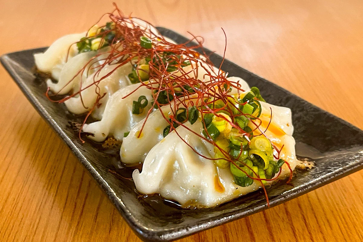 特製のネギだれで、より一層美味しく食べられそう！「冷凍餃子」のアレンジレシピ！