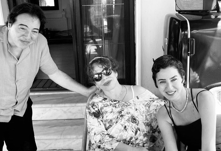 fazilsaymusic's tweet photo. Sezen’in tabiki yanındayız. Her ne şarkısı sözü döktürdüyse  iyi etmiş, içinden geldiği gibi yapsın sanatını, hatta, sözlerin devamını da yazsın, Oratoryosunu da besteleyelim. 
#sezenaksu #fazılsay https://t.co/tZXNIndEwF