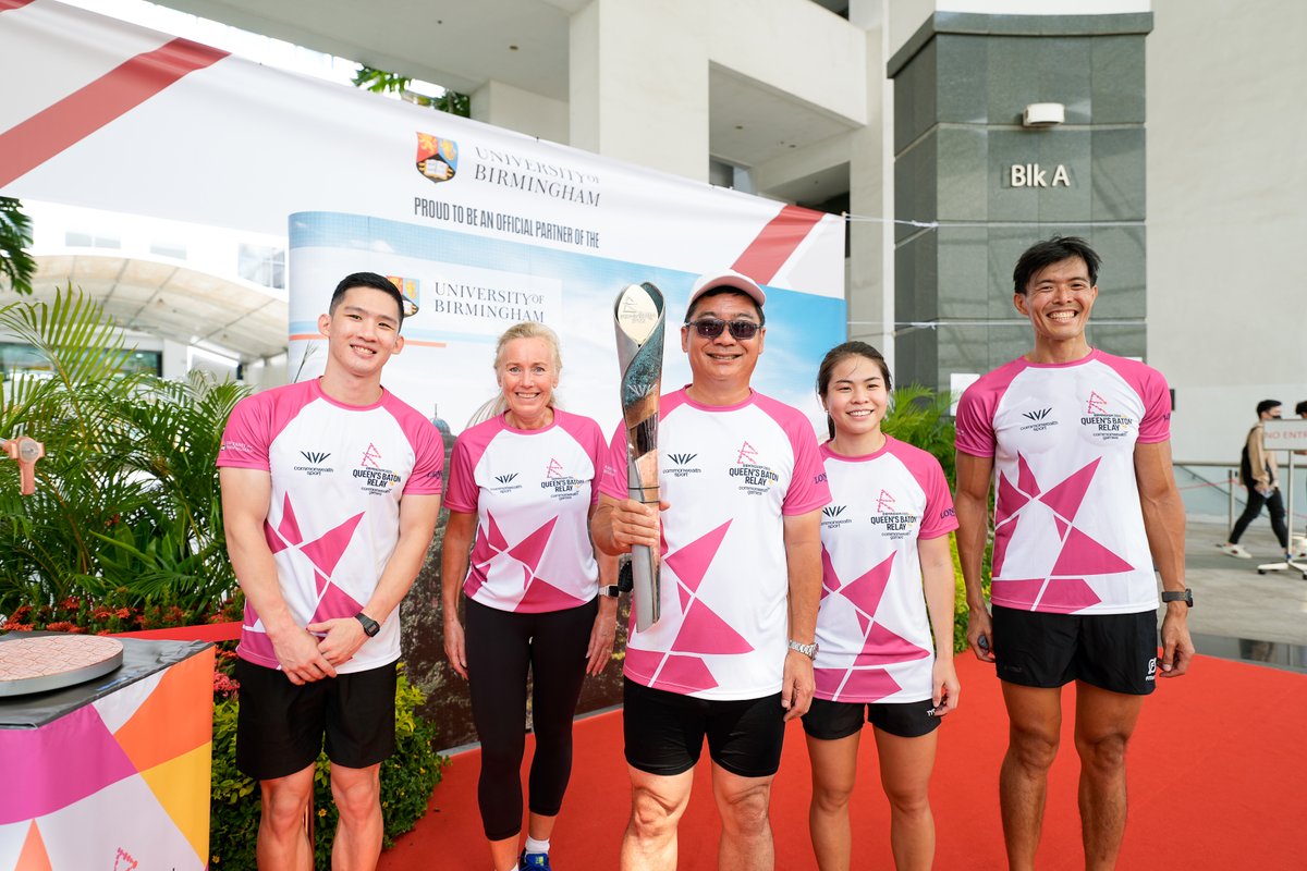 sgolympics's tweet photo. The Queen’s Baton Relay continued its journey in SG ➡️ Rail Corridor ➡️ Singapore Institute of Management, partner campus of University of Birmingham with batonbearers Michelle Sng, Budi Wu, Jen Goh and Ng Hanbin &amp; five UoB alumnus. See pics here: https://t.co/bgrxt6HfOu #b2022 https://t.co/vKHNkN2Ti9