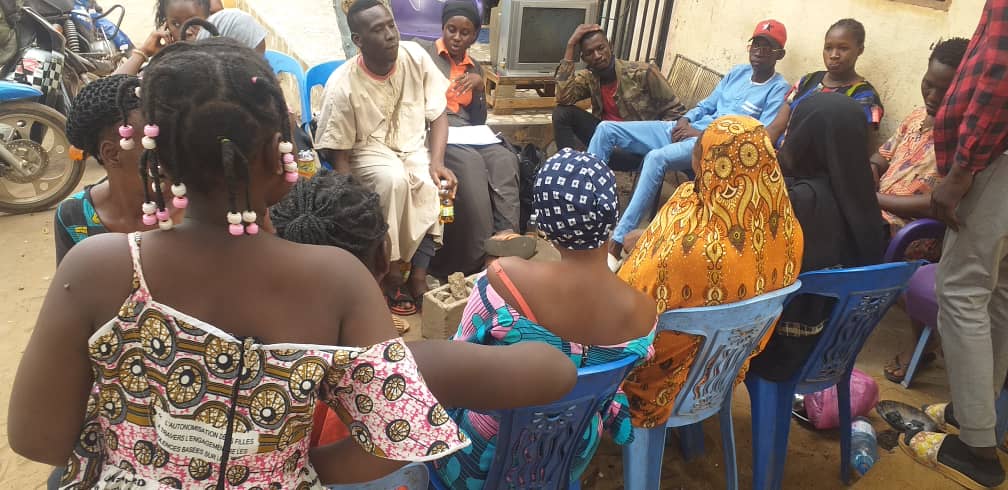 Les causeries débats sur les #VBG se poursuivent dans les différents GRINS de Bamako pour qu'émerge une jeunesse  plus consciente et plus engagée contre les #VBG. 
#16days 
#STOP_VBG
#Strong_Woman
#MAJ_AMPPF
<a href="/RJASRPFMALI/">Reseau des jeunes Ambassadeurs SR/PF MALI</a>
@Unfpamali <a href="/UNFPA_WCARO/">UNFPA WCARO</a> <a href="/MaliSwedd/">SWEDD MALI</a> <a href="/mijo_tandina/">Mariam Modibo Tandina</a>