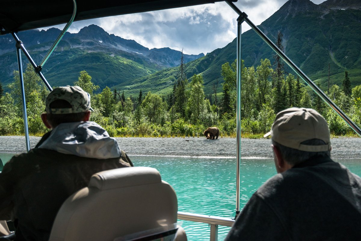 SkiesMag's tweet image. A look inside the day-to-day operations of Alaska-based Rust's Flying Service and sister company, @k2aviation , which offer air taxi and flight-seeing expeditions for those seeking the ultimate outdoor adventure.

Read the full story here: skiesmag.com/features/flyin…

#k2aviation