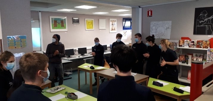 vanessagaillet's tweet photo. 🎶 1ère rencontre entre Alfred Massaï &amp; les élèves du lycée Saint-Joseph d'#Auxerre dans le cadre de "Musiques Actuelles Au Lycée" : ateliers d'écriture et d'interprétation musicale sont au programme, avant le concert du 10/03 au @lesilexauxerre.
@DraeaacBFC @dsden89 @JMF_France https://t.co/DpCm8YTGON