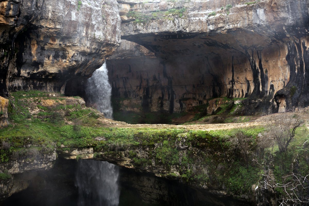 moovtoo_lb's tweet photo. The #Balaa gorge #waterfall is located in #Chatin near #Tannourine. It drops 255m into the Balaa Pothole, a #cave of Jurassic limestone. Known as the Cave of the 3 Bridges. Traveling from #Laklouk to Tannourine one passes the village of Balaa, and the Three Bridges Chasm
#nature https://t.co/cK9nBh9gOs
