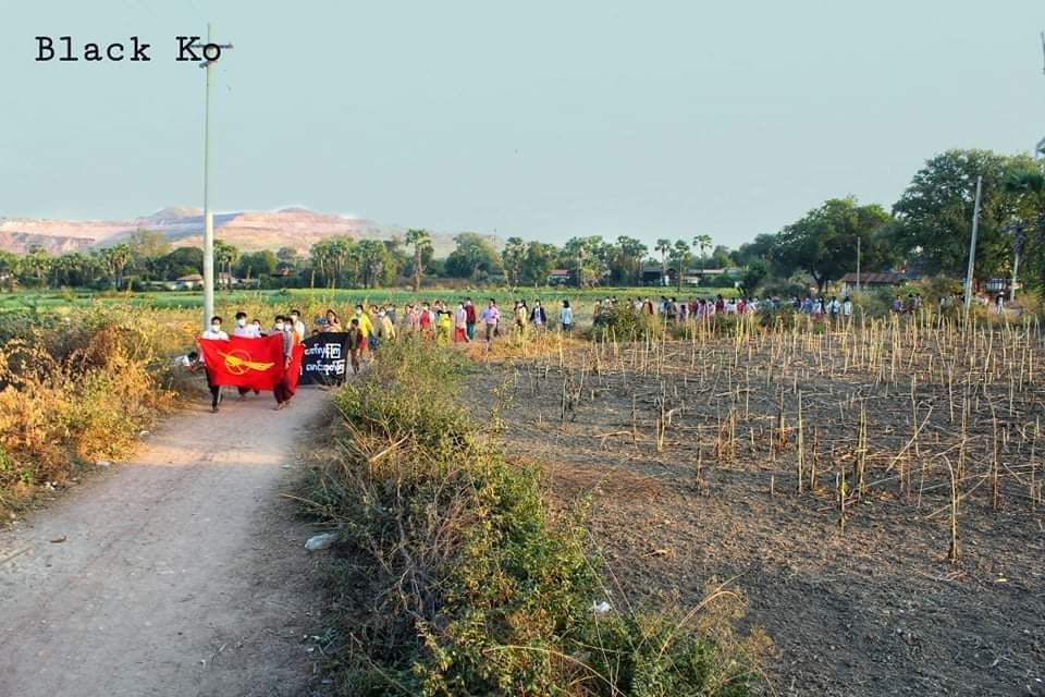 ZUNPYAEOO's tweet photo. Anti-coup revolutionary strike in Sagaing's Monywa as usual. 🪧  #2022Jan18Coup #SanctionMOGE #WhatsHappeningInMyanmar https://t.co/48LI2pYGm5