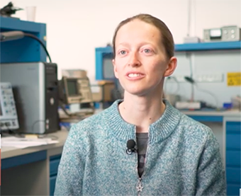 UVSQ_Research's tweet photo. Ayant validé sa thèse au @latmos_ipsl @uvsq @Sorbonne_Univ_ @INSU_CNRS et au LPP de l'@Polytechnique, Audrey Chatain est actuellement post-doctorante aux Etats-Unis où elle étudie #Titan la plus grande lune de #Saturne : https://t.co/LDbTxkczFo #recherche #planetes #astrophysique https://t.co/iP98RAGs35