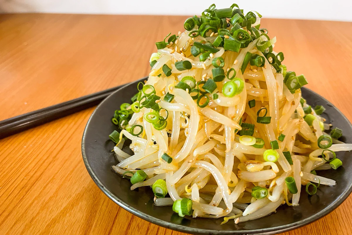 簡単2ステップで作れちゃう！もやしと3種類の調味料で作れる簡単お手軽レシピ！