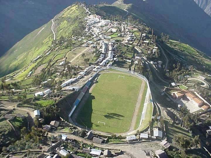 ¿Noruega?, ¿Suecia?  ,¿ Países Bajos ?NO. Estadio San Pedro de Coris , Huancavelica. 🖼️