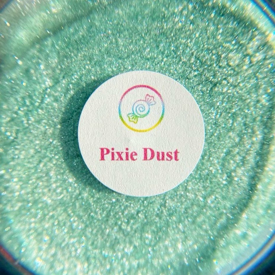 glitz_candy's tweet photo. Get an absolutely shimmering, highly reflective glow with Candy Girl Cosmetics 𝓟𝓲𝔁𝓲𝓮 𝓓𝓾𝓼𝓽 Loose Highlight ✨ Easy-to-blend with a luminous, velvety texture for an incredibly smooth finish. 𝐒𝐡𝗼𝐩 🛍 ⁣https://t.co/IEJkjJ7tGn 

📸:@rickeyteemakeup https://t.co/TC5xXkGwjg