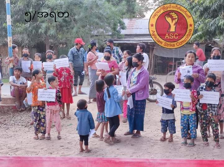 ZUNPYAEOO's tweet photo. Anti-coup revolutionary strike in Sagaing's Ayadaw as usual. 🪧  #2022Jan18Coup #SanctionMOGE #WhatsHappeningInMyanmar https://t.co/goB0ni8AsE