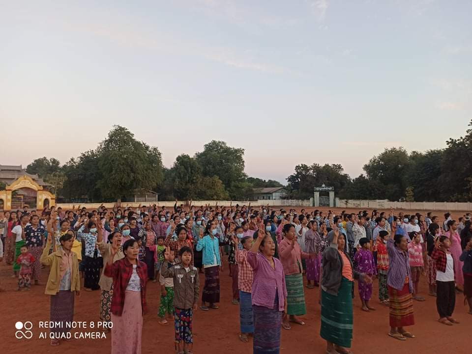 ZUNPYAEOO's tweet photo. Anti-coup revolutionary strike in Sagaing's Yinmabin, Sonechaung Vlg as usual. 🪧  #2022Jan18Coup #SanctionMOGE #WhatsHappeningInMyanmar https://t.co/jOFKP72tX5