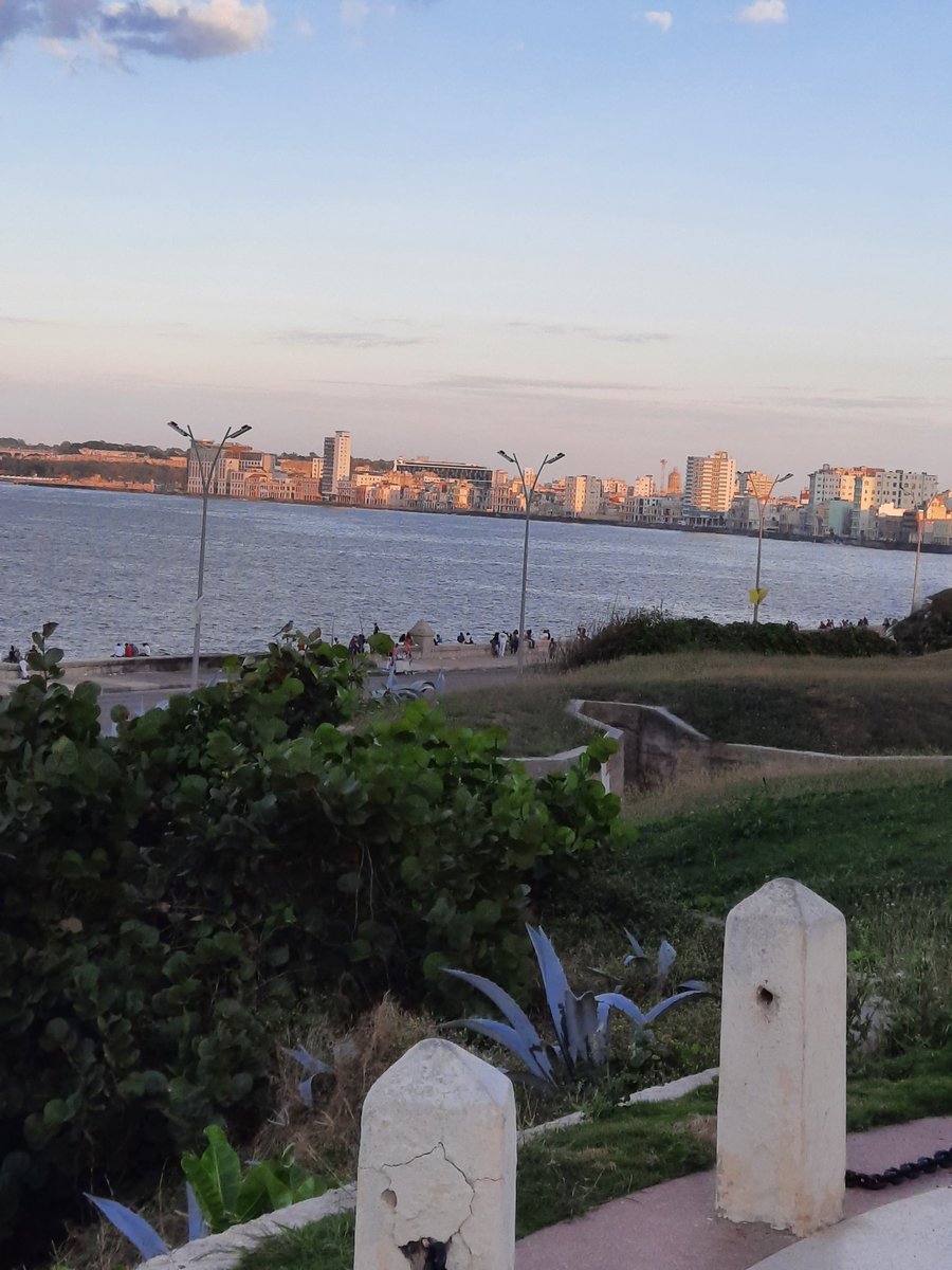 #LaHabana #Cuba , una tarde que huele a paraíso,  eso no nos lo puede quitar nadie,  #CubaViveyVence