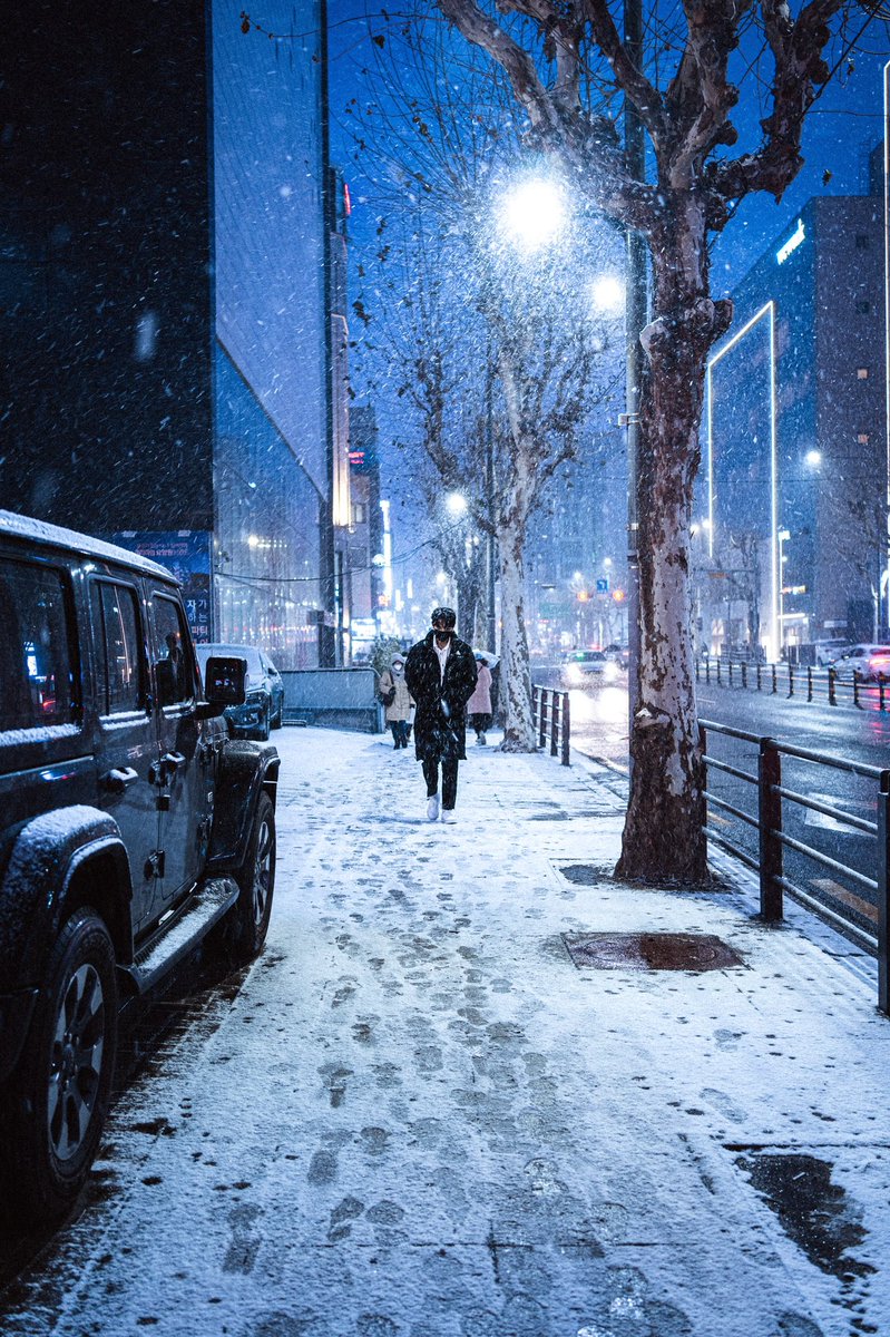 papesanvlog's tweet photo. [THREAD PHOTOS] Séoul sous la neige: la nuit https://t.co/WbaqfBgmy1