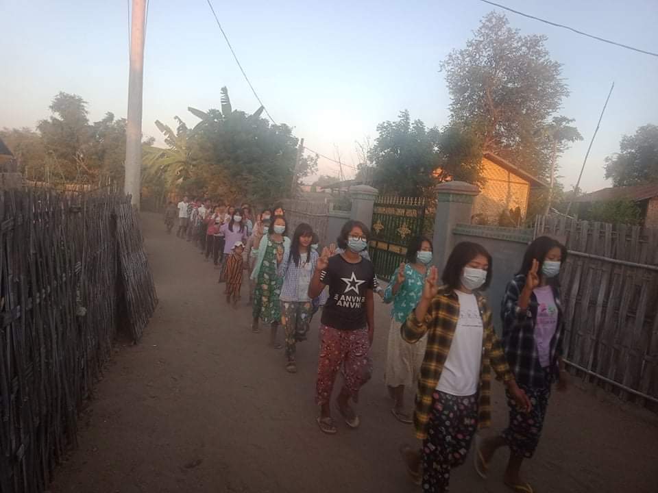 ZUNPYAEOO's tweet photo. Anti-coup revolutionary strike in Sagaing's Yinmabin, Yekyibin Vlg as usual. 🪧  #2022Jan18Coup #SanctionMOGE #WhatsHappeningInMyanmar https://t.co/mE4YLjFi8h