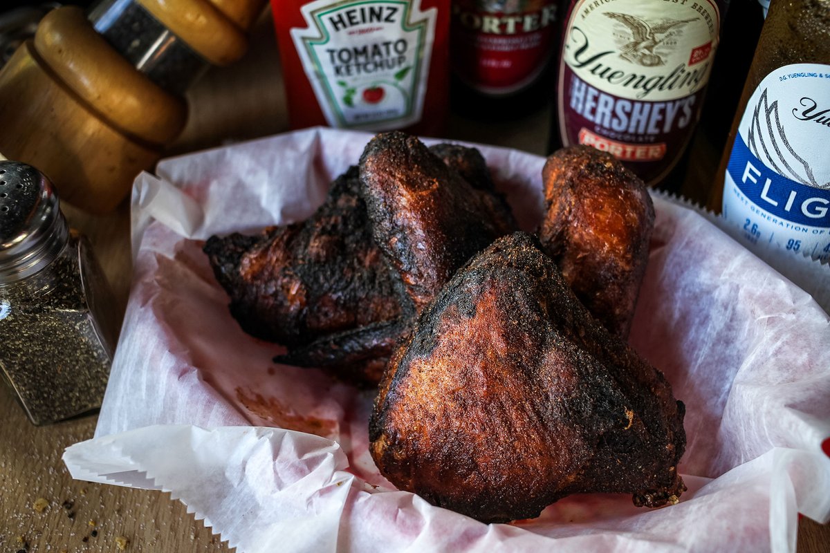 CharltonsGrlTap's tweet photo. Oh yeah 👉 $8 per person Family Meals for up to 4 people with Dirty Smoked Fried Chicken or Chicken Strips available with Free Online Ordering !  Takeout only offers available curbside as well! 👈 #CharltonsGrillAndTap https://t.co/xXhAjKjU0p