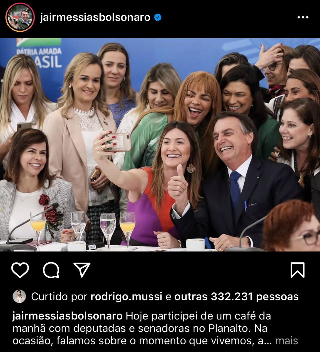updatecultura's tweet photo. Já vai? Internautas resgatam curtidas antigas do Instagram de Rodrigo e encontram likes em postagens de Bolsonaro. #BBB22 https://t.co/9d1Pv5iN1c