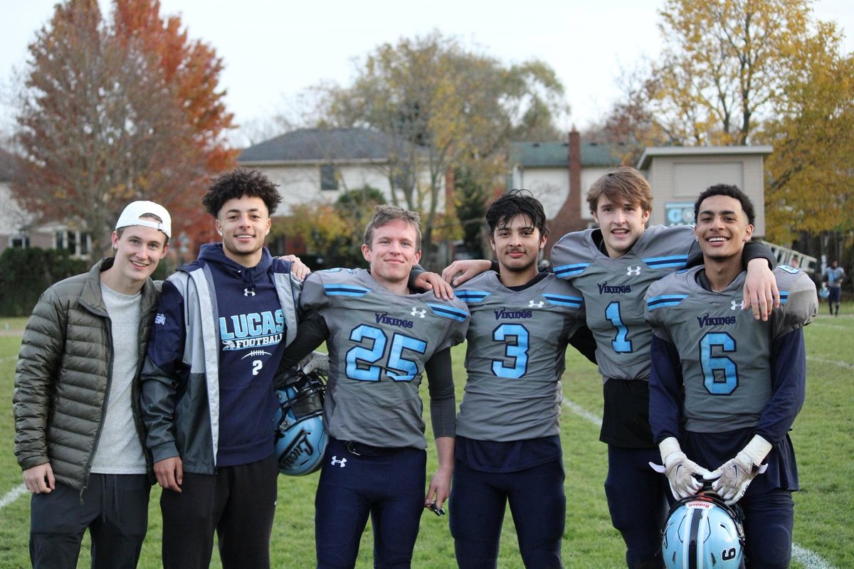 Great season, looking forward to what’s in store for next year. 💪🏽🏈 #rollvikes