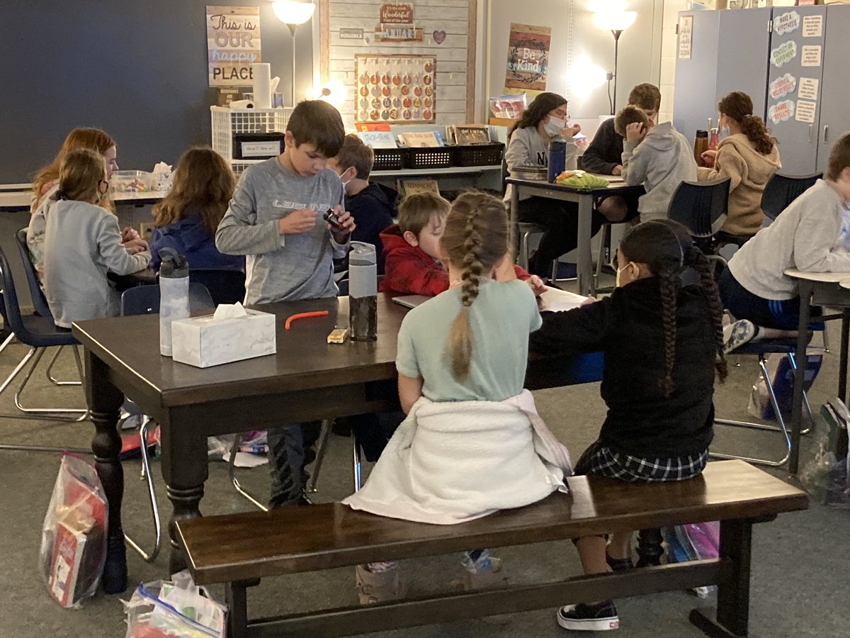 carr0507's tweet photo. @CarrsClass collaborating and being critical thinkers to make the light bulb turn on. So much fun listening to their conversations and their problem solving strategies. #scienceisfun #circuits #sfesharks @HumbleISD_SFE https://t.co/3vhuEAvBy4
