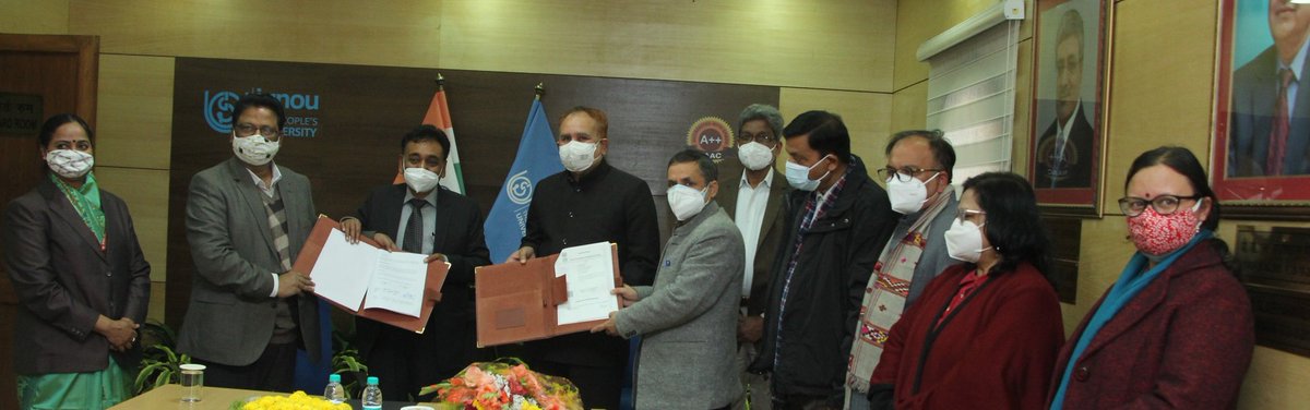 OfficialIGNOU's tweet photo. IGNOU &amp; @MSDESkillIndia signed an MoU linking vocational education &amp; training to higher education for trainees attached to NSTI, ITIs, PMKKs &amp; JSS for their upward mobility. https://t.co/EBPUEQRYZd