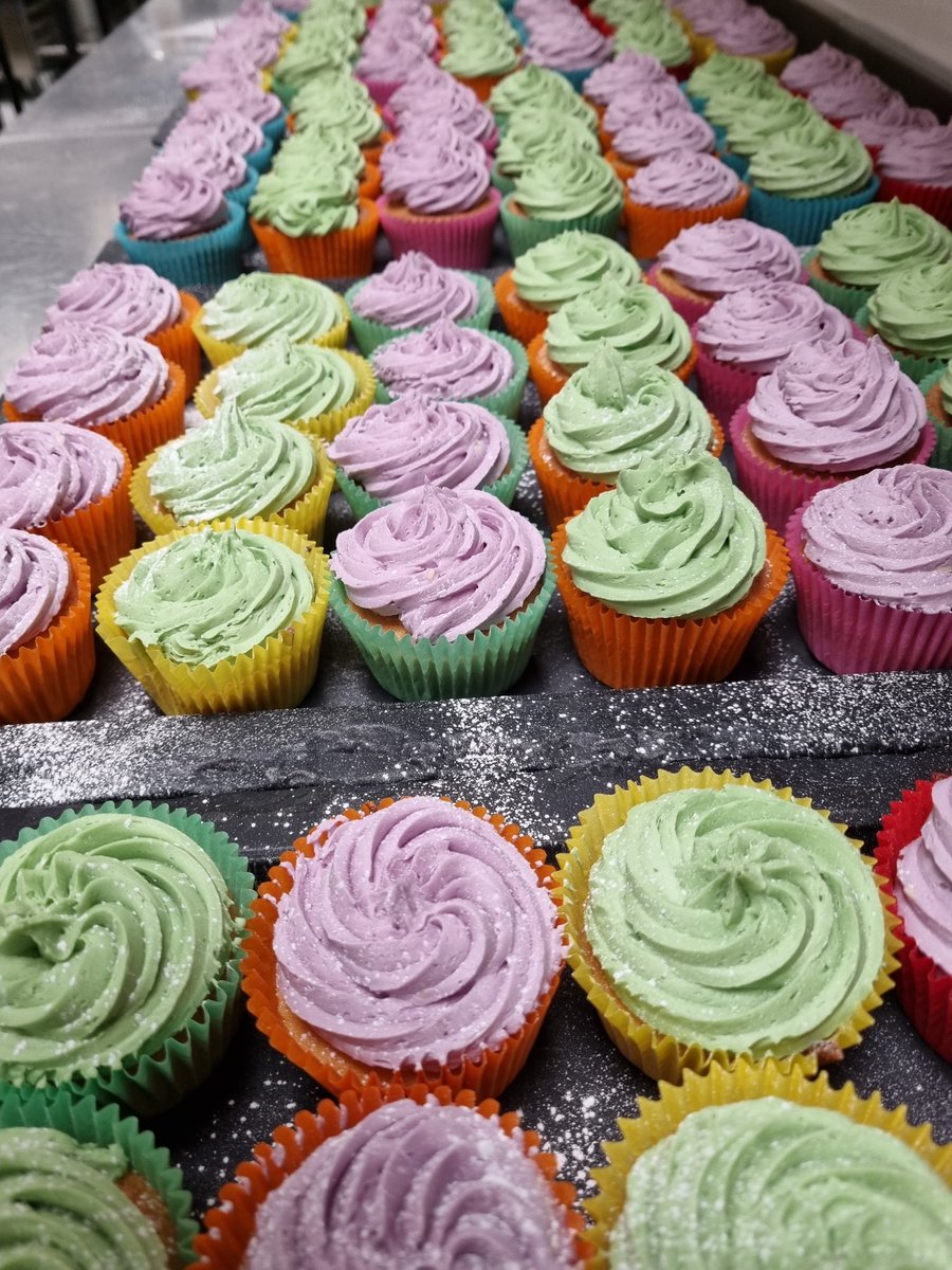 NigelLees2's tweet photo. Cupcake treats at Streatham and Clapham Girls school. @Nickhowe64 @melrahaman @CupelloVincenzo @mikecheftaylor @DanielCollier84 https://t.co/hOA50S8C7L