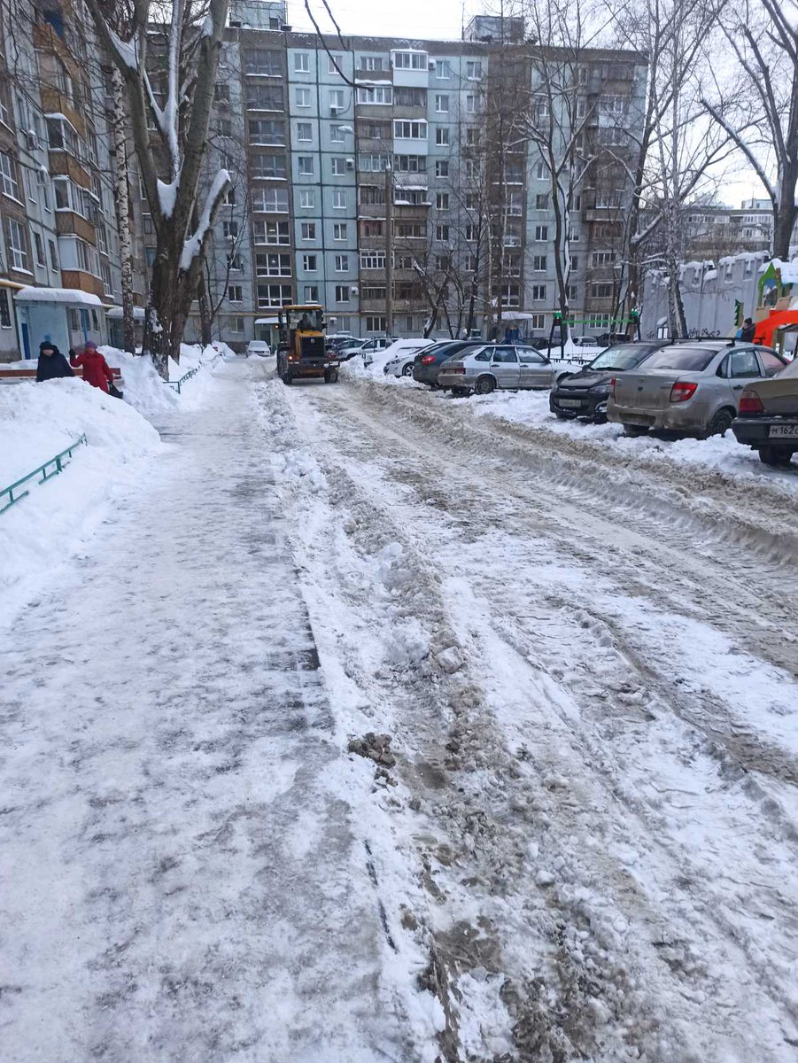 В Промышленном районе активно работает по уборке снега внутриквартальных дорог спецтехника: Г.Димитрова, д.87 и 89 УК "Управком Самара" <a href="/promadm/">Promadm.samara</a>